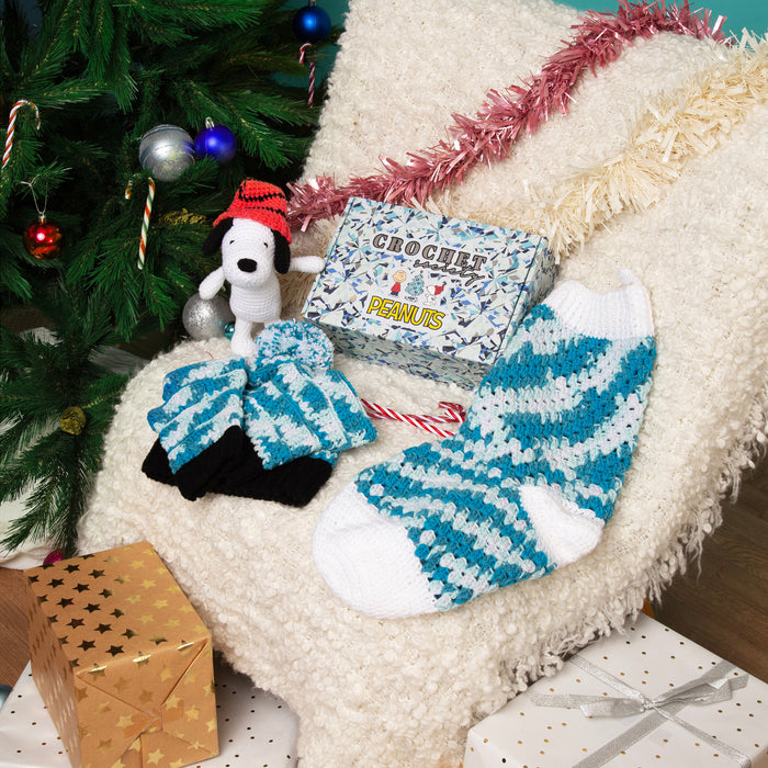 Totally Hooked Crochet Kit 57: Crochet Society x Peanuts