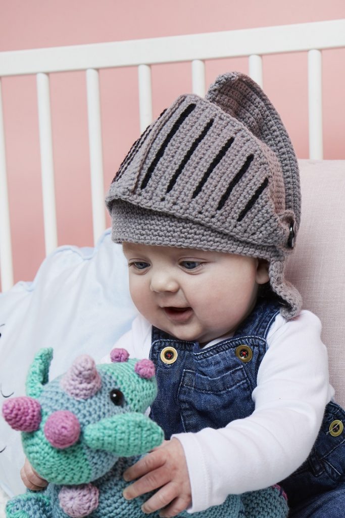 baby crochet hat knights helmet design2